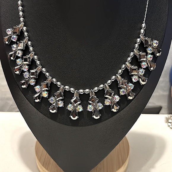 Vintage NY Necklace with AB Rhinestones & Jet Black Crystals - Picture 4 of 11